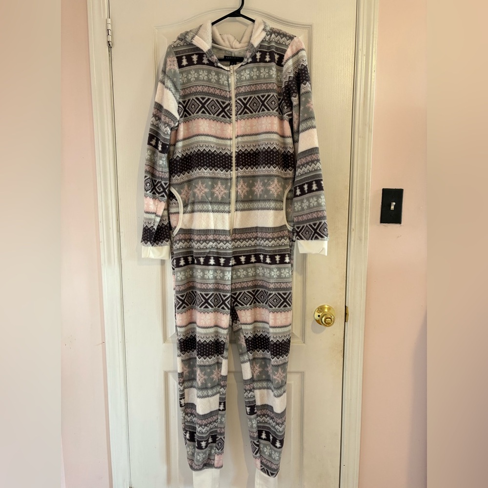 Mandee Grey Pink White Holiday Pajamas/Adult Onsesie Size US L